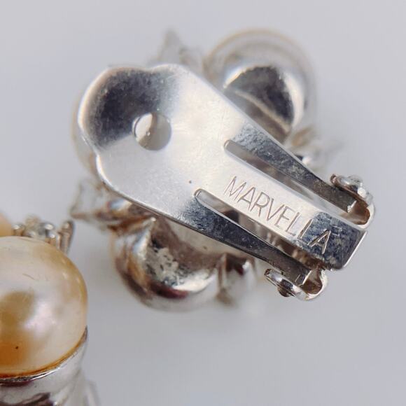 Vintage Signed Marvella Creamy Faux Pearl 50s Mid Century Cluster Clip Earrings - Picture 7 of 7